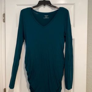 Forest green long sleeve old navy maternity top.